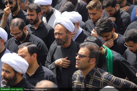 إقامة موكب عزاء في ذكرى استشهاد الإمام جعفر الصادق (ع) بحضور آية الله العظمى وحيد الخراساني