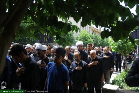 إقامة موكب عزاء في ذكرى استشهاد الإمام جعفر الصادق (ع) بحضور آية الله العظمى وحيد الخراساني