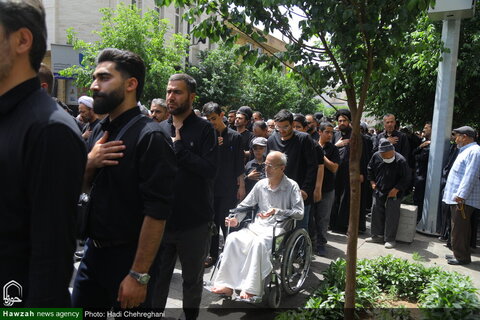 إقامة موكب عزاء في ذكرى استشهاد الإمام جعفر الصادق (ع) بحضور آية الله العظمى وحيد الخراساني