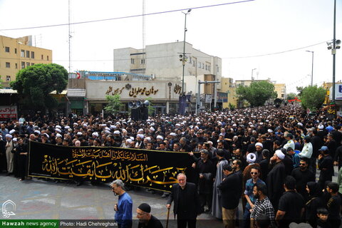 إقامة موكب عزاء في ذكرى استشهاد الإمام جعفر الصادق (ع) بحضور آية الله العظمى وحيد الخراساني