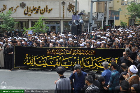 إقامة موكب عزاء في ذكرى استشهاد الإمام جعفر الصادق (ع) بحضور آية الله العظمى وحيد الخراساني