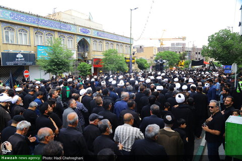 إقامة موكب عزاء في ذكرى استشهاد الإمام جعفر الصادق (ع) بحضور آية الله العظمى وحيد الخراساني