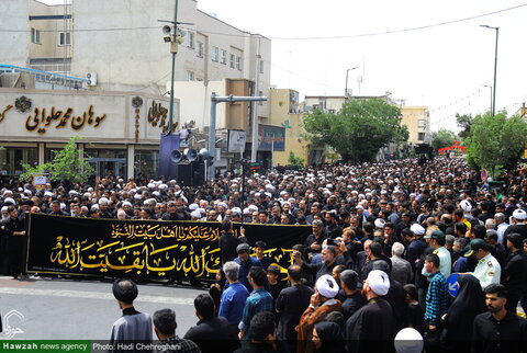 إقامة موكب عزاء في ذكرى استشهاد الإمام جعفر الصادق (ع) بحضور آية الله العظمى وحيد الخراساني
