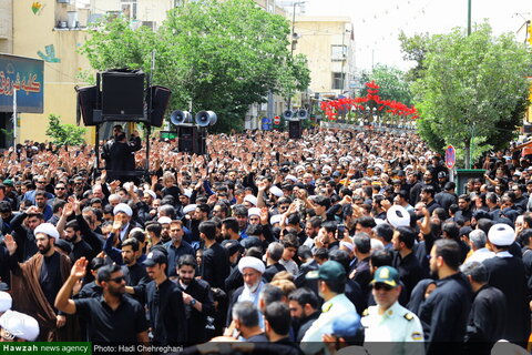 إقامة موكب عزاء في ذكرى استشهاد الإمام جعفر الصادق (ع) بحضور آية الله العظمى وحيد الخراساني