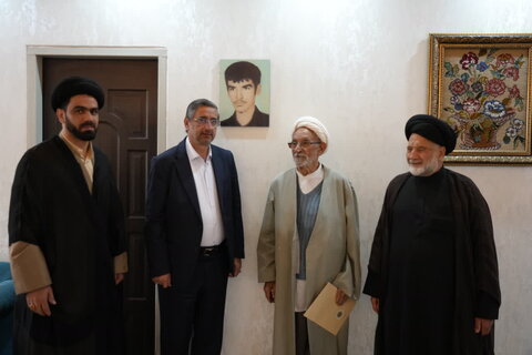 تصاویر دیدار استاندار لرستان با تعدادی از خانواده معزز شهدا، ایثارگران و جانبازان سرافراز استان