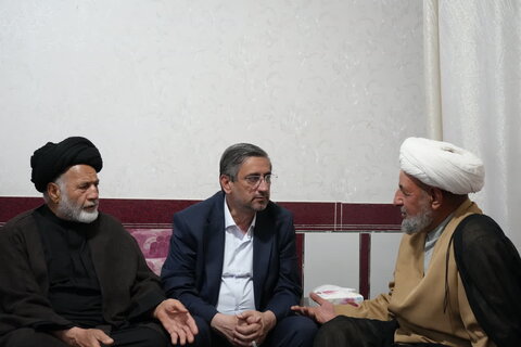 تصاویر دیدار استاندار لرستان با تعدادی از خانواده معزز شهدا، ایثارگران و جانبازان سرافراز استان