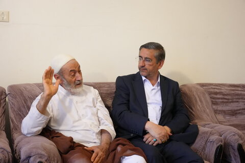 تصاویر دیدار استاندار لرستان با تعدادی از خانواده معزز شهدا، ایثارگران و جانبازان سرافراز استان