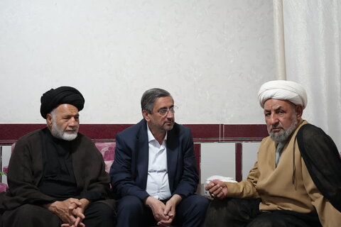 تصاویر دیدار استاندار لرستان با تعدادی از خانواده معزز شهدا، ایثارگران و جانبازان سرافراز استان