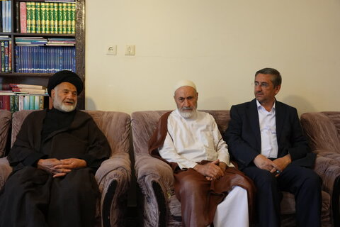 تصاویر دیدار استاندار لرستان با تعدادی از خانواده معزز شهدا، ایثارگران و جانبازان سرافراز استان