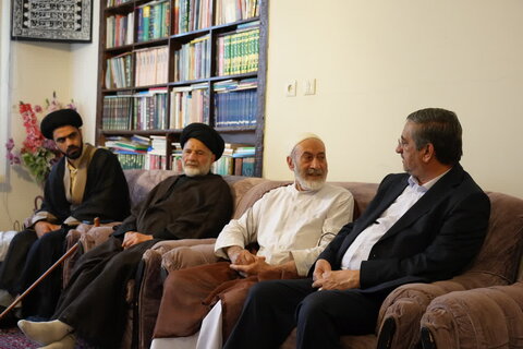 تصاویر دیدار استاندار لرستان با تعدادی از خانواده معزز شهدا، ایثارگران و جانبازان سرافراز استان
