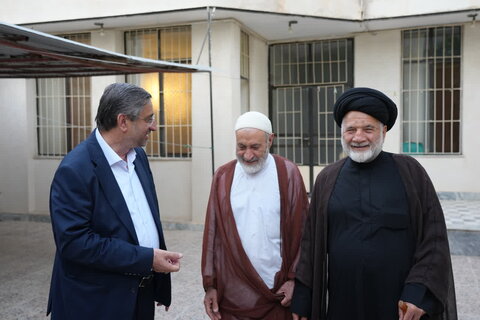 تصاویر دیدار استاندار لرستان با تعدادی از خانواده معزز شهدا، ایثارگران و جانبازان سرافراز استان