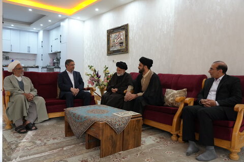 تصاویر دیدار استاندار لرستان با تعدادی از خانواده معزز شهدا، ایثارگران و جانبازان سرافراز استان