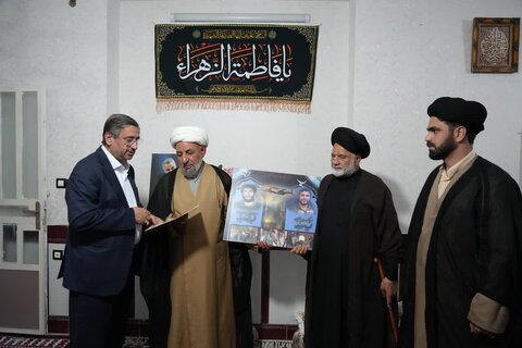 تصاویر دیدار استاندار لرستان با تعدادی از خانواده معزز شهدا، ایثارگران و جانبازان سرافراز استان