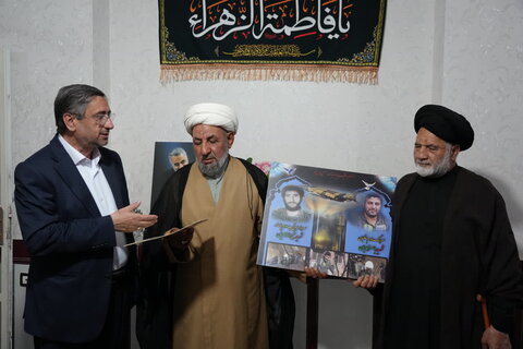 تصاویر دیدار استاندار لرستان با تعدادی از خانواده معزز شهدا، ایثارگران و جانبازان سرافراز استان