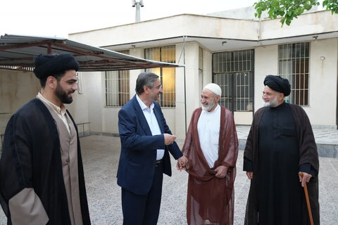 تصاویر دیدار استاندار لرستان با تعدادی از خانواده معزز شهدا، ایثارگران و جانبازان سرافراز استان