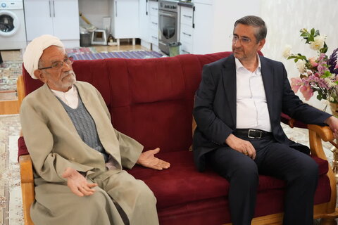 تصاویر دیدار استاندار لرستان با تعدادی از خانواده معزز شهدا، ایثارگران و جانبازان سرافراز استان