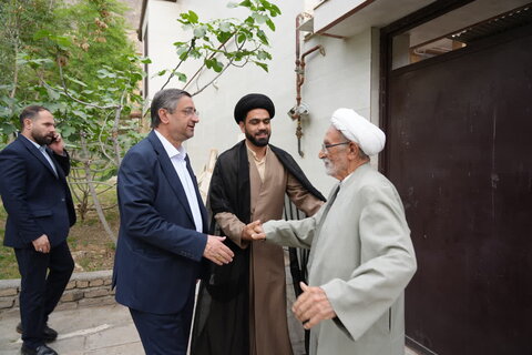 تصاویر دیدار استاندار لرستان با تعدادی از خانواده معزز شهدا، ایثارگران و جانبازان سرافراز استان