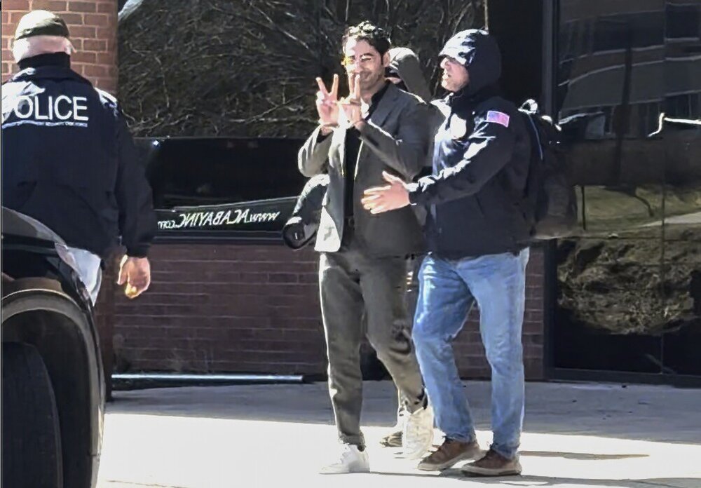 اعتراض دانشجویان حامی فلسطین به دستگیری فعال حقوق بشری