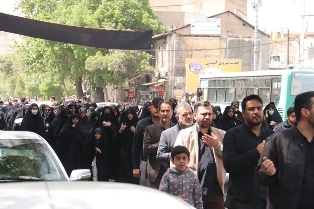 فیلم| عزاداری خیابانی مردم ارومیه در سالروز شهادت امام صادق (ع)