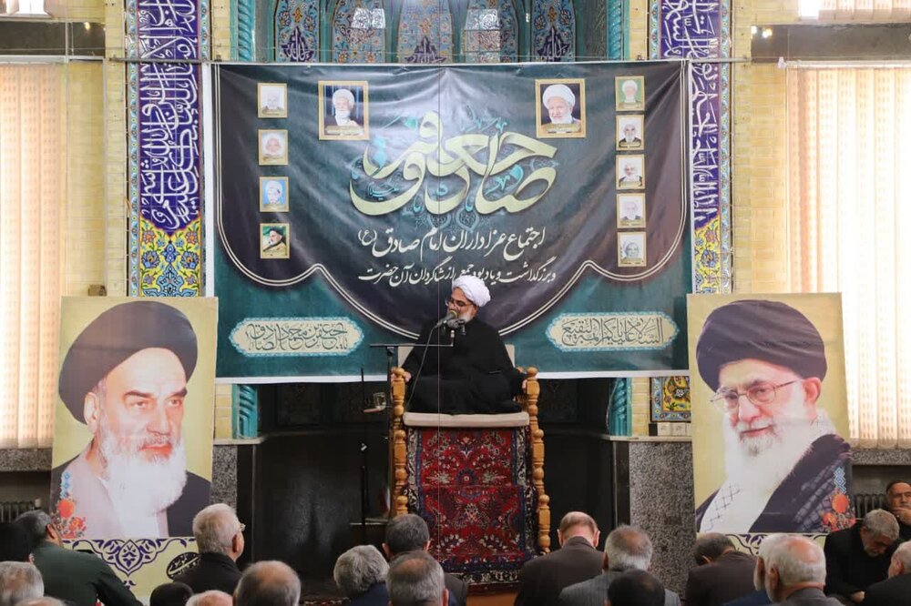 تقوا مانعی بزرگ برای جلوگیری از انحراف و خطا است