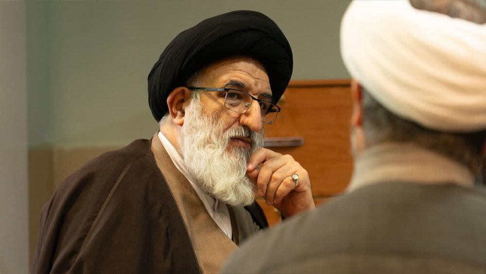 بازدید آیت‌الله حسینی همدانی از واحد پاسخگویی به مسائل شرعی بانوان در البرز