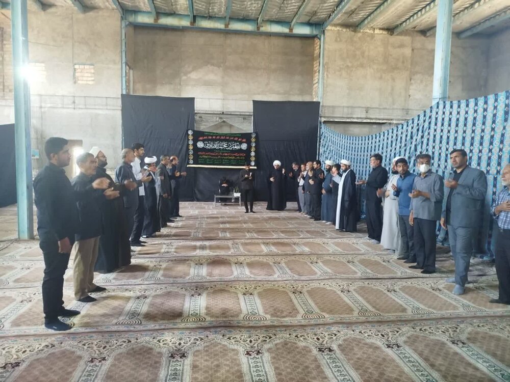 شیعه واقعی باید به نماز اهمیت ویژه بدهد+عکس