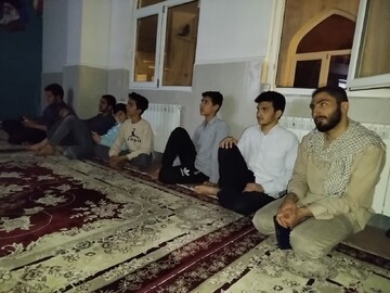برگزاری مراسم شبی با شهدا در مدرسه علمیه امیرالمؤمنین(ع) فامنین+عکس