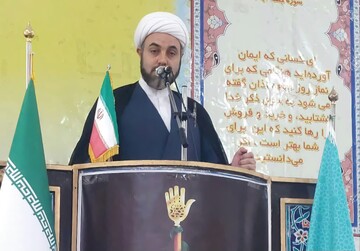 هدف امروز دشمن، فاصله انداختن بین مردم و حاکمیت است