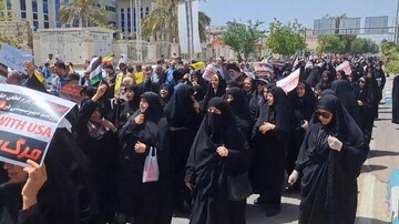 فیلم| راهپیمایی مردم بوشهر در اعتراض به هنجارشکنی های فرهنگی فستیوال کوچه