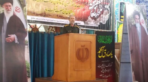 تصاویر/ اقامه نماز جمعه میانه