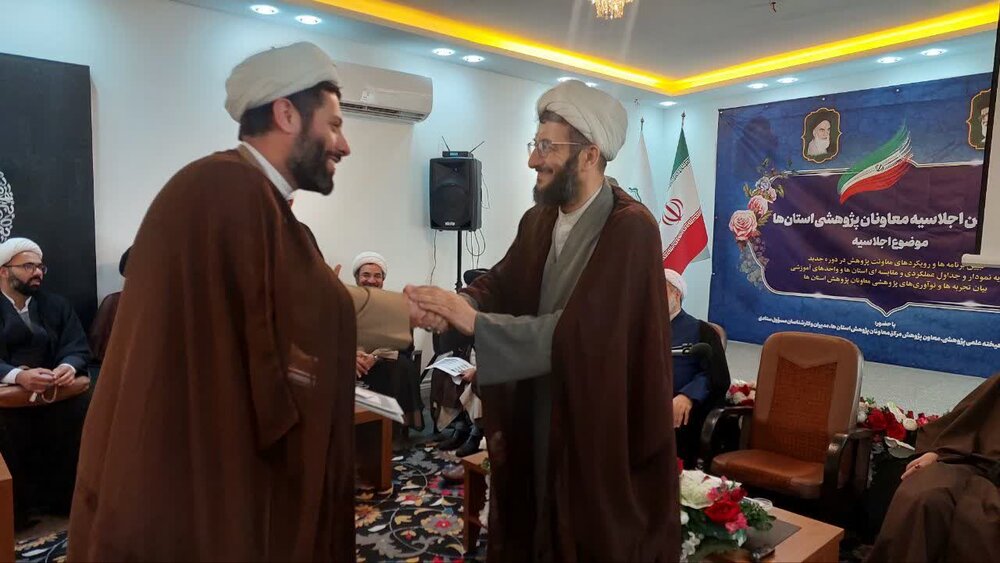 تصاویرتقدیر از معاونین پژوهش مراکز استانی در مشهد