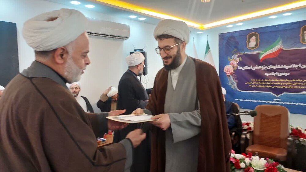 تصاویرتقدیر از معاونین پژوهش مراکز استانی در مشهد