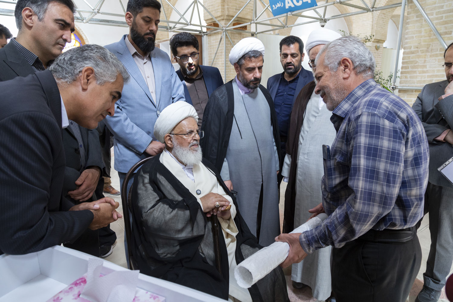 تصاویر/ بازدید امام جمعه یزد از شرکت های دانش بنیان مستقر در پارک علم و فناوری یزد