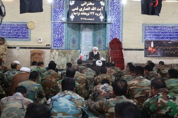 تصاویر/ نشست بصیرتی در مسجد فجر گروه ۴۴ توپخانه نزاجا