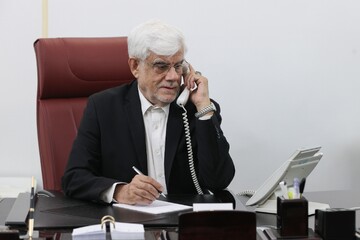 دستور عارف برای پیگیری جامع علت انفجار در اسکله شهید رجایی