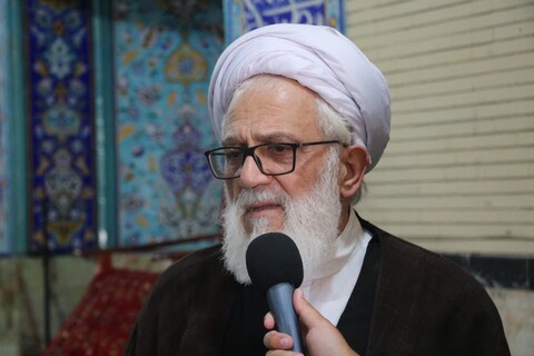 تصاویر|حضور حجت الاسلام و المسلمین انصاری قمی درمسجد فجر گروه 44 توپخانه نزاجا