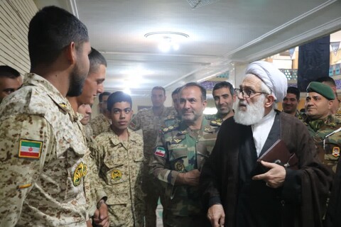 تصاویر|حضور حجت الاسلام و المسلمین انصاری قمی درمسجد فجر گروه 44 توپخانه نزاجا