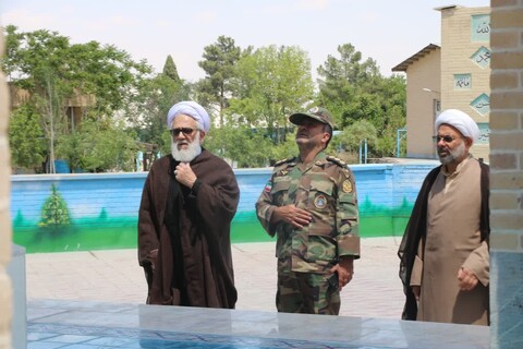 تصاویر|حضور حجت الاسلام و المسلمین انصاری قمی درمسجد فجر گروه 44 توپخانه نزاجا