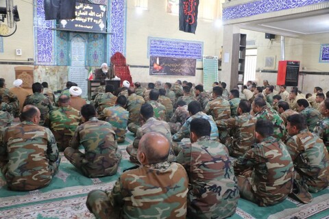 تصاویر|حضور حجت الاسلام و المسلمین انصاری قمی درمسجد فجر گروه 44 توپخانه نزاجا