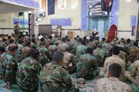 تصاویر|حضور حجت الاسلام و المسلمین انصاری قمی درمسجد فجر گروه 44 توپخانه نزاجا