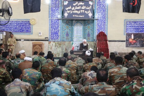 تصاویر|حضور حجت الاسلام و المسلمین انصاری قمی درمسجد فجر گروه 44 توپخانه نزاجا