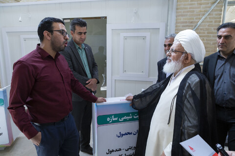 بازدید امام جمعه یزد از شرکت های دانش بنیان مستقر در پارک علم و فناوری یزد