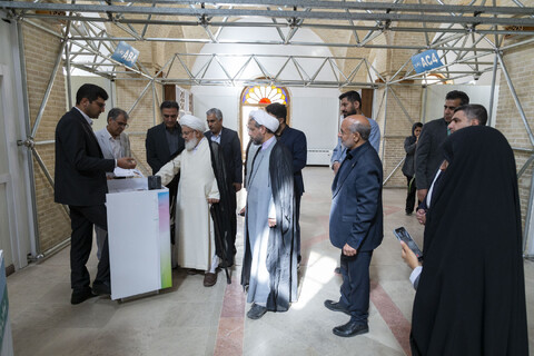 بازدید امام جمعه یزد از شرکت های دانش بنیان مستقر در پارک علم و فناوری یزد