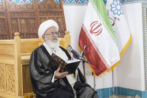 جلسه تفسیر قرآن کریم آیت الله ناصری با حضور مدیران استان