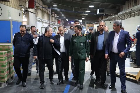تصاویر/ بازدید فرمانده سپاه استان از واحد تولیدی نیمه شعبان سمنان