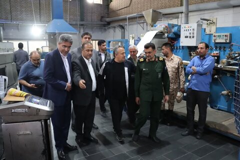 تصاویر/ بازدید فرمانده سپاه استان از واحد تولیدی نیمه شعبان سمنان