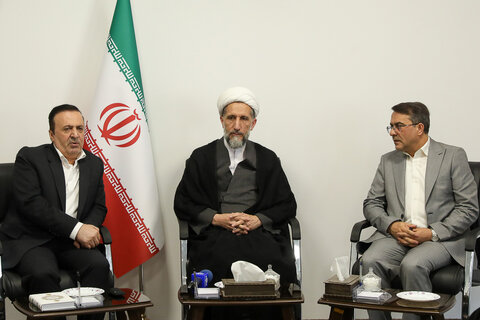 تصاویر / دیدار  معاون رئیس‌جمهور و رئیس سازمان اداری و استخدامی کشور با امام جمعه قزوین