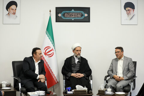 تصاویر / دیدار  معاون رئیس‌جمهور و رئیس سازمان اداری و استخدامی کشور با امام جمعه قزوین