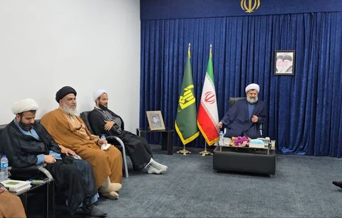 تصاویر/ تجلیل از امام جمعه خورموج