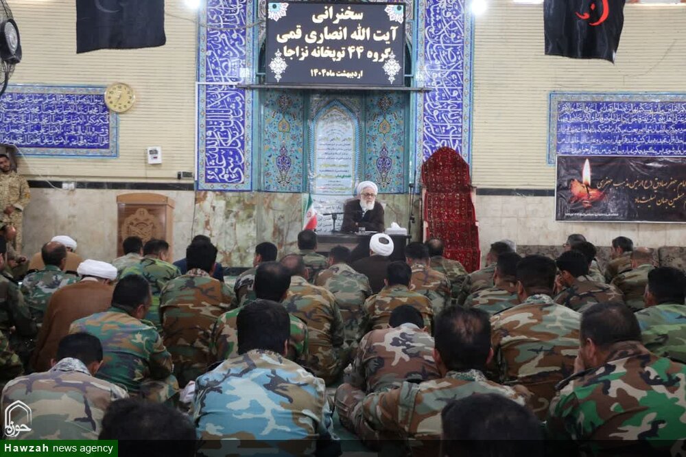 تصاویر/ نشست بصیرتی در مسجد فجر گروه ۴۴ توپخانه نزاجا